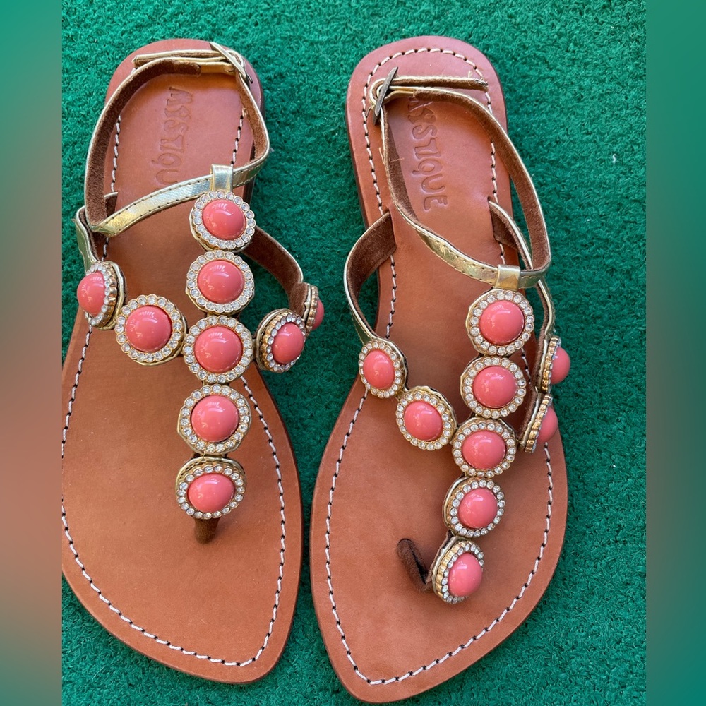 Mystique Flats T-strap Sandals Gold Leather Peachy Stones + Crystals Size 8 New